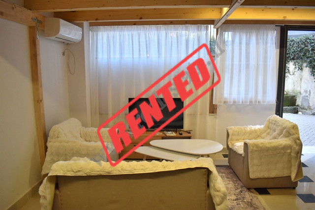 Apartament 1+1 me qira ne rrugen Gjon Buzuku ne zonen e Selvise ne Tirane.
Pozicionohet ne katin pe